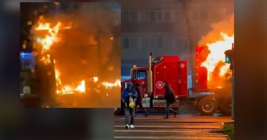 Un camion Coca-Cola al lui MoÈ™ CrÄƒciun a luat foc