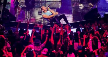 Stire din Actualitate : Coldplay, David și Victoria Beckham, printre celebritățile care le-au transmis fanilor mesaje de Crăciun
