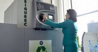 Stire din Social : Ministerul Mediului. 19 aparate automate de preluare a PET-urilor funcționează în hipermarket-urile din țară