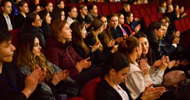 Stire din Cultură-Educație : ”Ritmuri și rime ale francofoniei”, spectacol regizat de Diana Mititelu, pe scena Colegiului de Arte