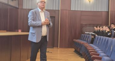 Stire din Cultură-Educație : Proiect-pilot al Statului Major al Apărării, implementat la Colegiul ”Al. I. Cuza” Constanța