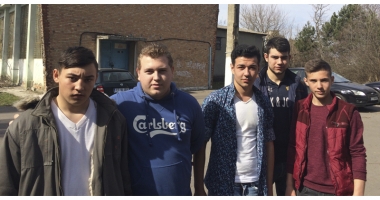 Stire din Cultură-Educație : "Ar fi dezastru dacă s-ar desființa liceul nostru!"