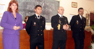 Stire din Cultură-Educație : "Cariere de succes"  pentru liceenii de la Marină