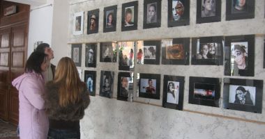 Stire din Cultură-Educație : Colegiul Național  de Arte "Regina Maria" Constanța, la ceas  de sărbătoare