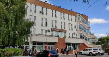 Stire din Cultură-Educație : Flashmob în curtea Colegiului de Arte, pentru apărarea drepturilor copiilor