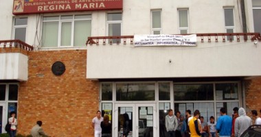 Stire din Cultură-Educație : Spectacol omagial "Sub semnul renașterii naționale"