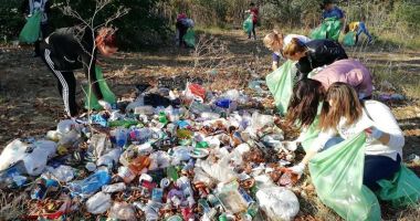 Elevii din Mangalia au strâns gunoaiele din oraș - 3