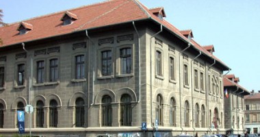 Stire din Cultură-Educație : Colegiul Național "Mircea cel Bătrân", locul doi  în ierarhia națională