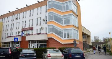 Stire din Eveniment : TÂNĂRĂ BĂTUTĂ în curtea Colegiului Național de Arte "Regina Maria" / AGRESORUL A FOST IDENTIFICAT