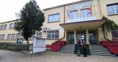 Incident grav la Colegiul “Tomis”. Elevă pipăită de trei colegi, pe holul şcolii