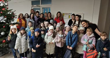 Stire din Social : Colindele copiilor au adus spiritul Crăciunului la Casa Județeană de Pensii Constanța