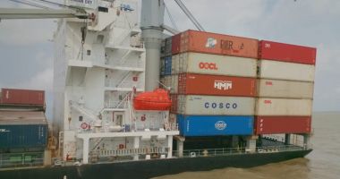 Stire din Eveniment : Coliziune între două nave la sud de Bangladesh
