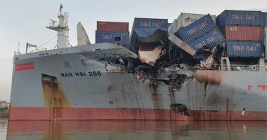 Stire din Economie : Coliziune între două nave portcontainer