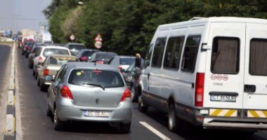Stire din Eveniment : Coloane de mașini pe câțiva kilometri pe drumul ce leagă Mangalia de Constanța