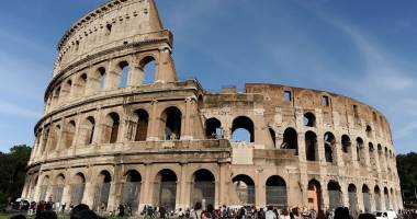Stire din Actualitate : Italia: O tânără a fost luată ostatică la Colosseum de un adept al Statului Islamic