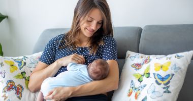 Colostrul susţine dezvoltarea armonioasă a bebeluşilor
