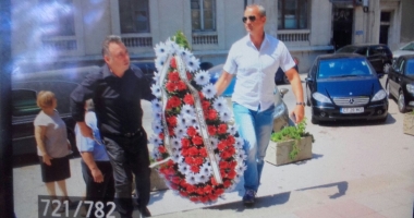 GALERIE FOTO / LACRIMI ȘI DURERE LA CĂPĂTÂIUL LUI VIRGIL COMAN / Sute de persoane îl vor conduce pe ultimul drum - 6