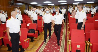 Stire din Eveniment : Viceamiralul britanic Keith Blount, în vizită la Forţele Navale Române