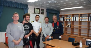 Stire din Economie : Comandantul Bogdan Rusu și echipajul său au salvat viața a patru marinari