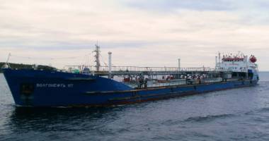 Stire din Economie : Comandantul unei nave rusești a murit la bord