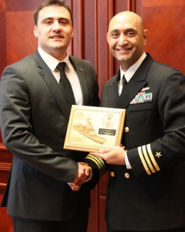 Stire din Politică-Administrație : Comandantul navei USS Taylor, în vizită la prefectul Radu Volcinschi