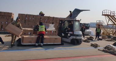 Stire din Eveniment : 100.000 de combinezoane de protecție, aduse din Coreea de Sud cu o aeronavă NATO