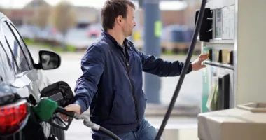 Stire din Actualitate : Șoc la pompă! Motorina a trecut de 8 lei litrul și scumpirile continuă