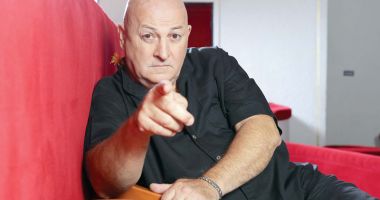 Stire din Cultură-Educație : Comedia "Las’ că știm noi" ajunge la Constanța