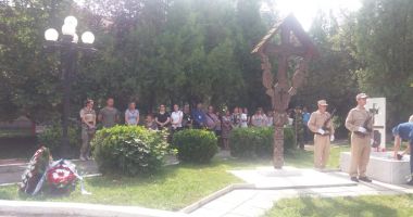 Galerie foto / Militarii căzuți la datorie în accidental aviatic de la Tuzla, comemorați de colegi și părinți - 2