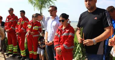 Momente sfâșietoare pe malul lacului Siutghiol. Victimele tragediei aviatice, comemorate - 3