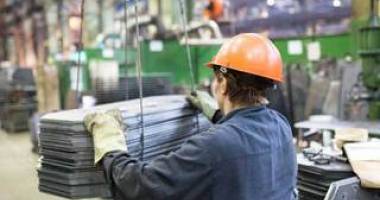 Comenzi mai multe pentru industrie