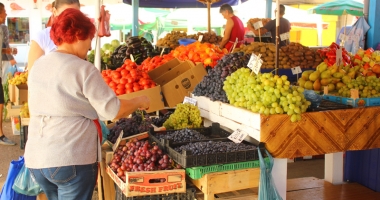 Stire din Economie : Comerțul  a explodat, datorită reducerii TVA