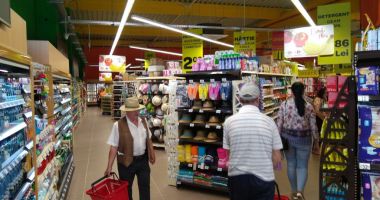 Comerțul cu amănuntul e în ușoară creștere