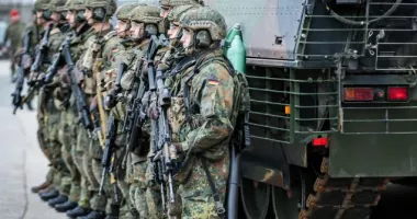 Stire din Actualitate : Comisarul european pentru apărare susține ideea unei armate europene