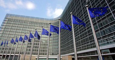 Stire din Actualitate : Comisia Europeană cere explicații Facebook