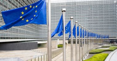 Stire din Actualitate : Comisia Europeană îndeamnă mai multe state să își înainteze planul privind energia și clima