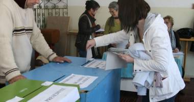 Stire din Politică-Administrație : Comisia de cod electoral a votat pentru revenirea  la votul pe liste