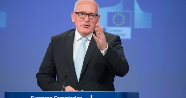 Stire din Eveniment : Comisia Europeană cere Guvernului României să "reevalueze ceea ce a făcut"