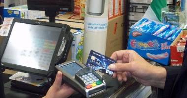 Stire din Economie : Comisioanele la plata cu cardul vor fi limitate