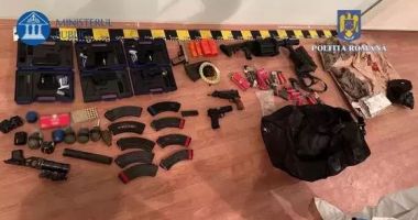 Stire din Eveniment : “Comoara” găsită la gruparea lui Potra: 25 de kilograme de aur, milioane de dolari și arsenal ca pentru război