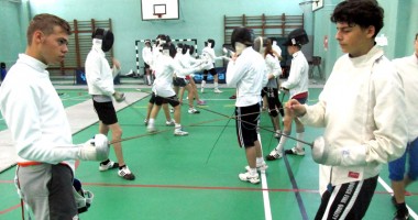 Stire din Sport : Competiție de spadă, în sala de sport a Colegiului "Carol I"