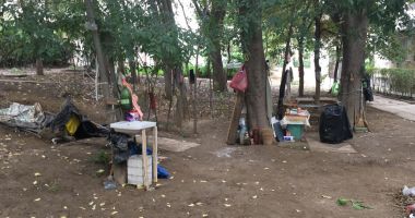 Stire din Social : Luat la întrebări de polițiști. Și-a improvizat adăpost pe locul de joacă al copiilor