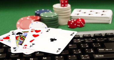 Stire din Eveniment : Jucătorii online pe site-uri neautorizate riscă până la 2 ani de închisoare