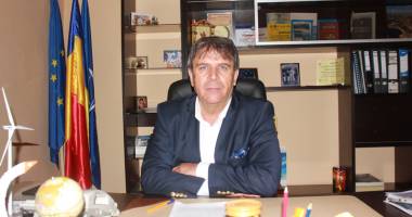 Stire din Politică-Administrație : Comuna Crucea, vizitată de Moș Crăciun. Daruri pentru copii și adulți și o grădiniță nouă
