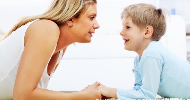 Stire din Diverse : Comunicarea între părinți și copii  este puntea către un viitor fericit