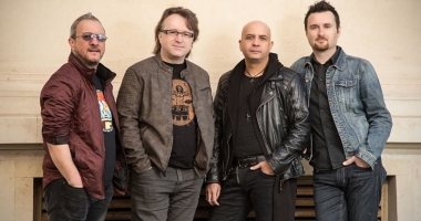 Stire din Cultură-Educație : Trupa "Platonic Band", întâlnire  cu fanii, la Constanța