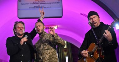 Stire din Actualitate : Formația U2, apariție inedită. Mini-concert în metroul din Kiev