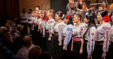 Stire din Cultură-Educație : Concert de Crăciun pe scena Teatrului „Oleg Danovski”
