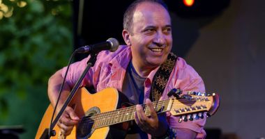 Stire din Diverse : Emeric Imre  cântă la  "El Comandante" Năvodari