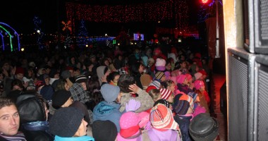 Ștefan Hrușcă a cântat colinde pentru locuitorii comunei Peștera - 5